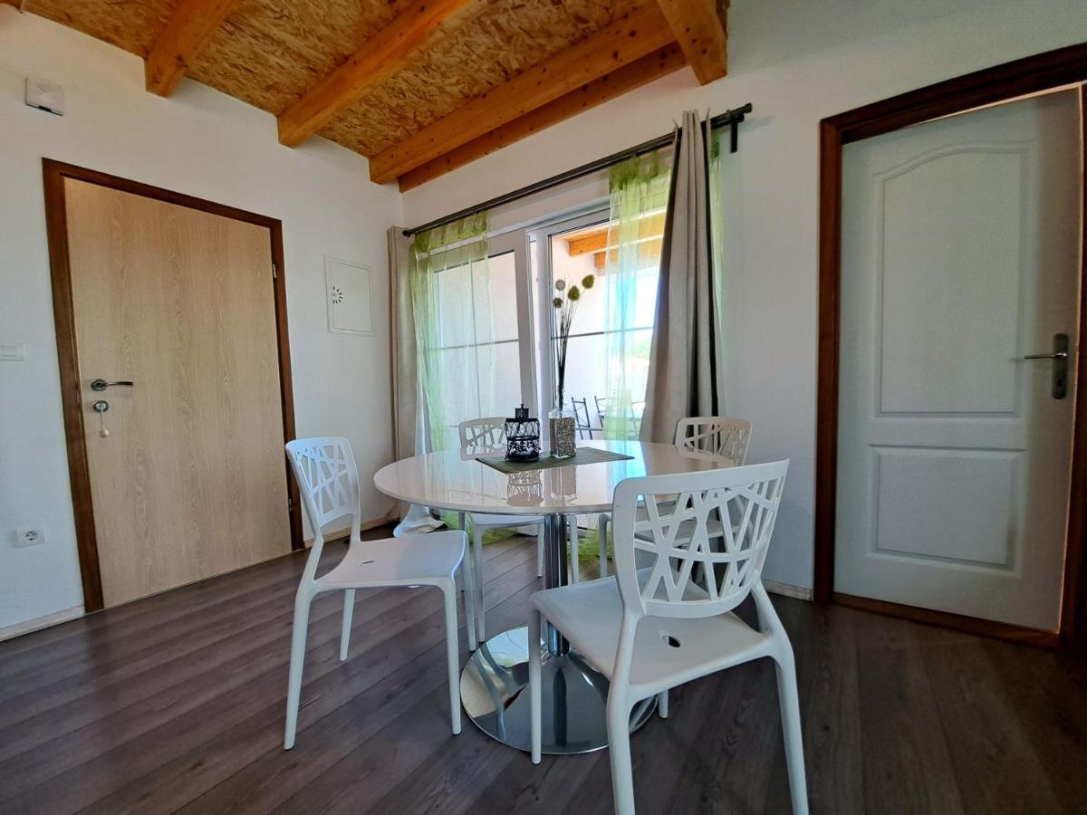 Apartment Oaza Mira Tribalj Buitenkant foto