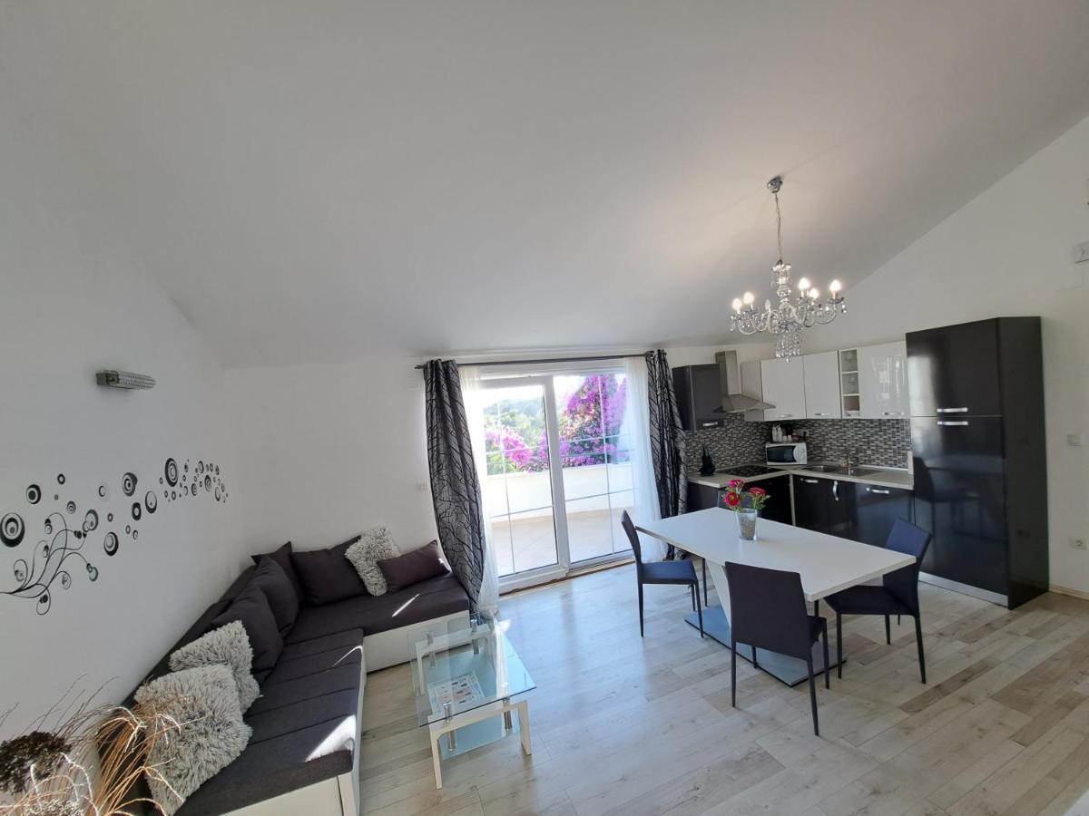 Apartment Oaza Mira Tribalj Buitenkant foto