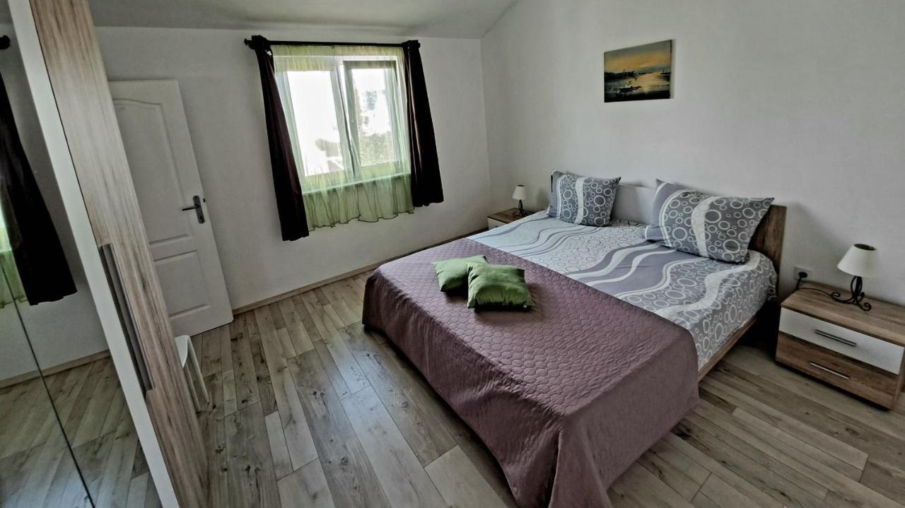 Apartment Oaza Mira Tribalj Buitenkant foto