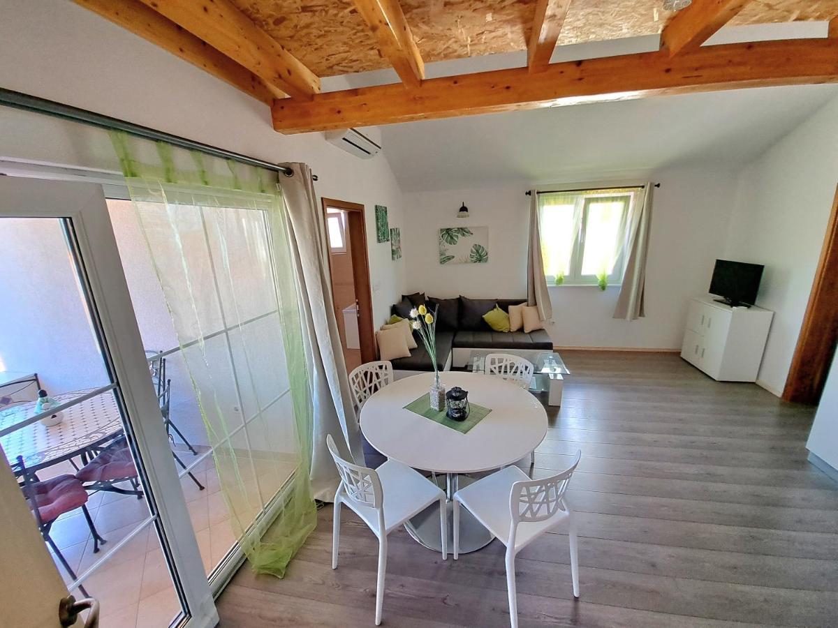 Apartment Oaza Mira Tribalj Buitenkant foto