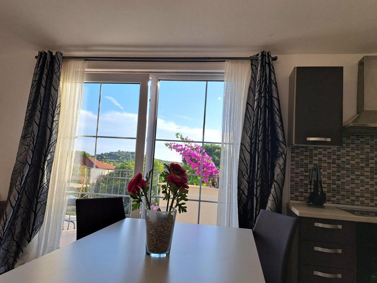 Apartment Oaza Mira Tribalj Buitenkant foto