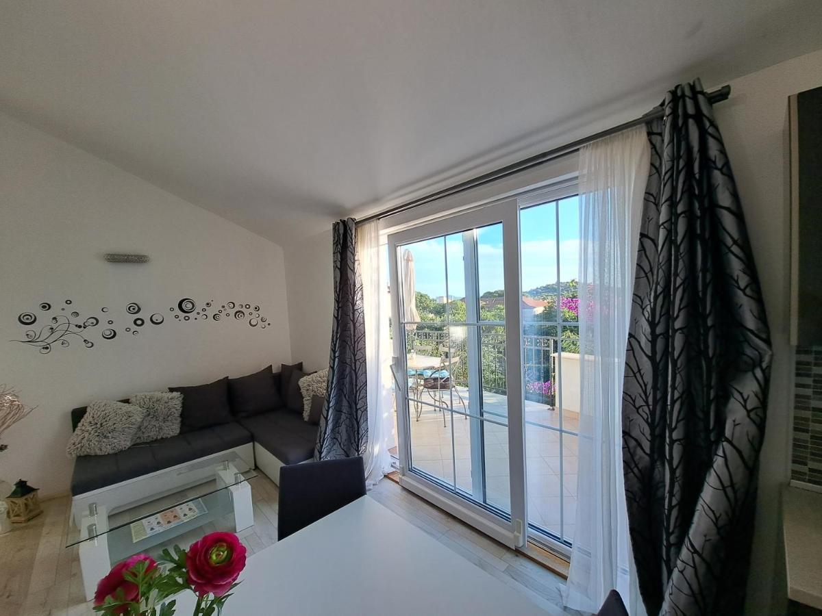 Apartment Oaza Mira Tribalj Buitenkant foto