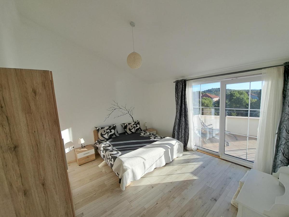 Apartment Oaza Mira Tribalj Buitenkant foto