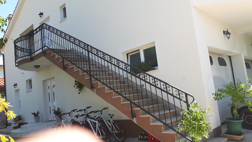 Apartment Oaza Mira Tribalj Buitenkant foto